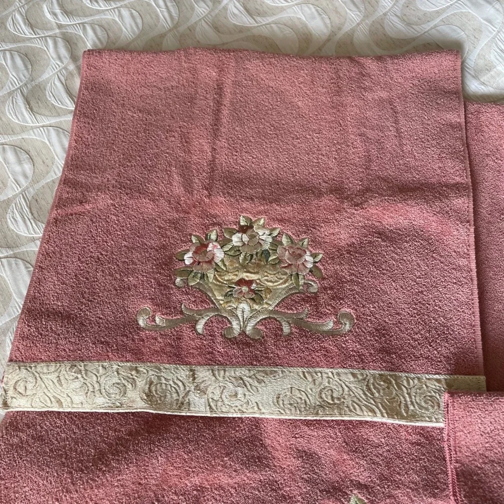 Avanti Linens 4pc Towel Set Dusty Rose Pink Floral Embroidered Cotton USA Made
